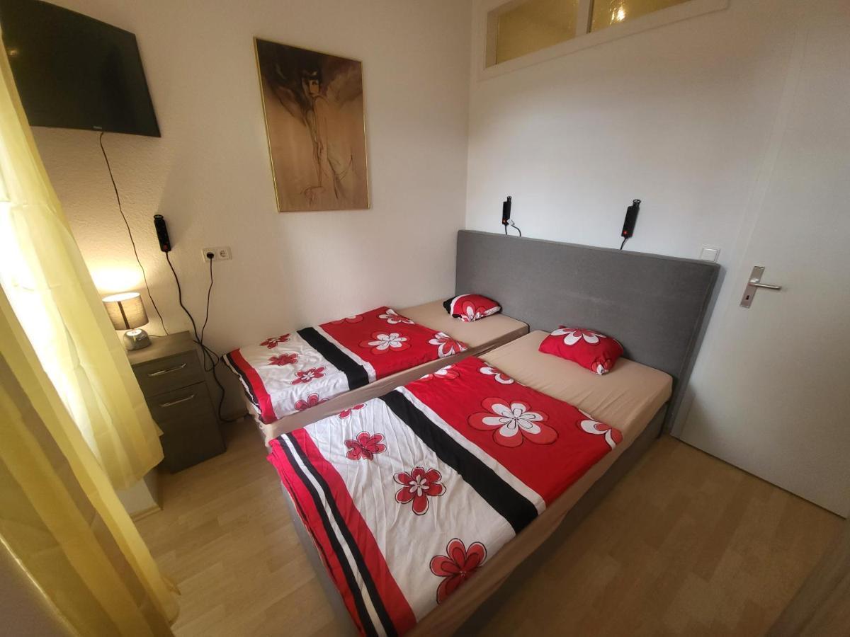 Apartmentzimmer แอร์ฟวร์ท ภายนอก รูปภาพ