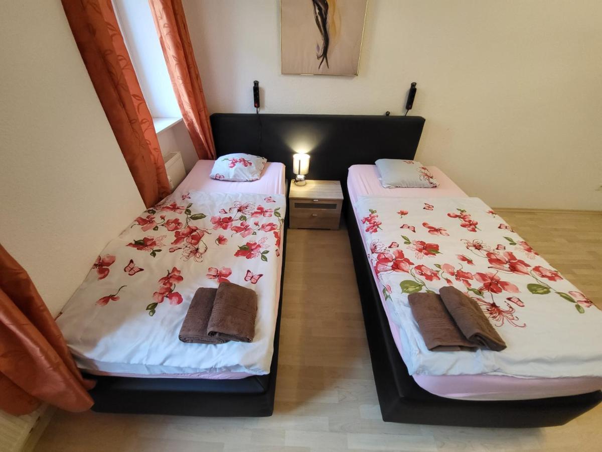 Apartmentzimmer แอร์ฟวร์ท ภายนอก รูปภาพ